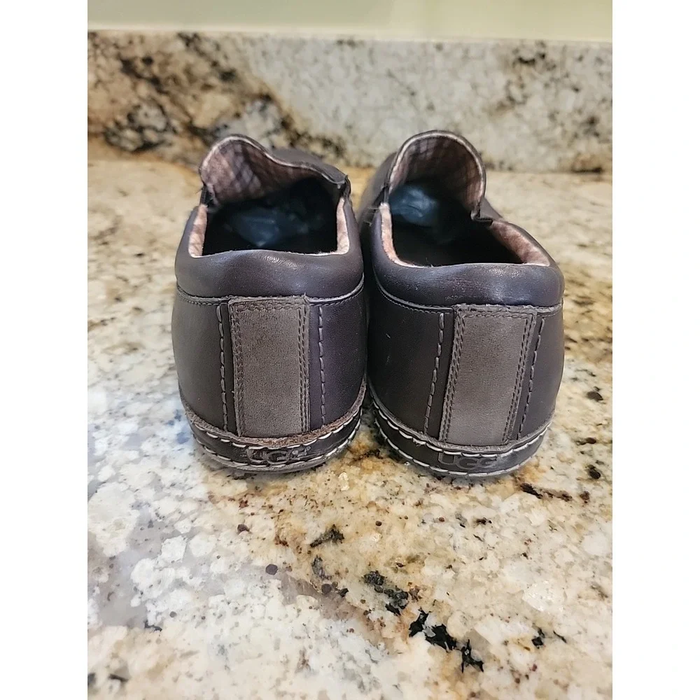 UGG Australia Men's Size 10.5 Leather Slip-On Loafers Dark Brown 1001148 Comfort